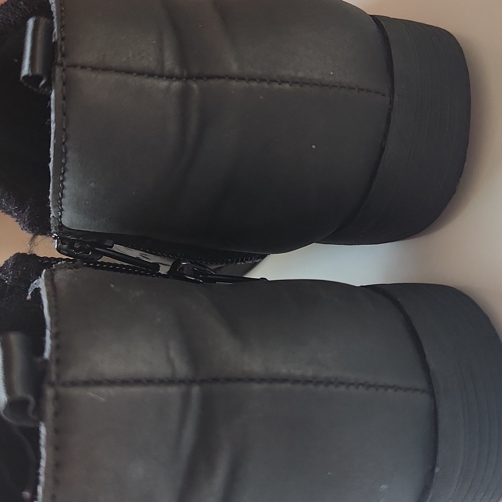 Osh Kosh B'gosh Estelle Booties- 10 T - Picture 6 of 8